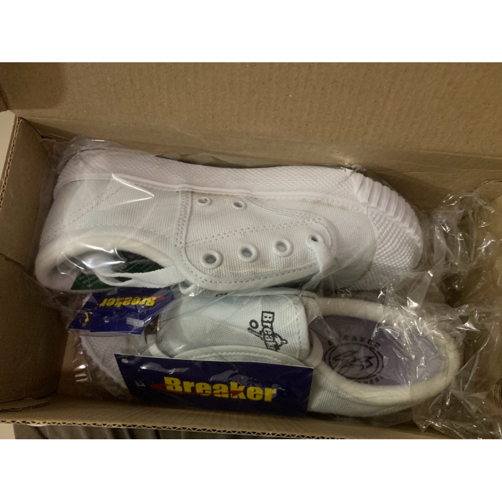 Breaker 4x4 รองเท้านักเรียน