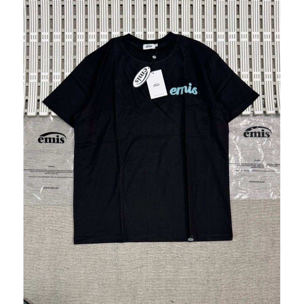 พร้อมส่ง เสื้อ Emis Appliqua T-Shirt เสื้อยืดเอมิส เสื้อยืดเกาหลี ดีเทลงานปักโลโก้ ผ้าคอตตอน งานป้าย