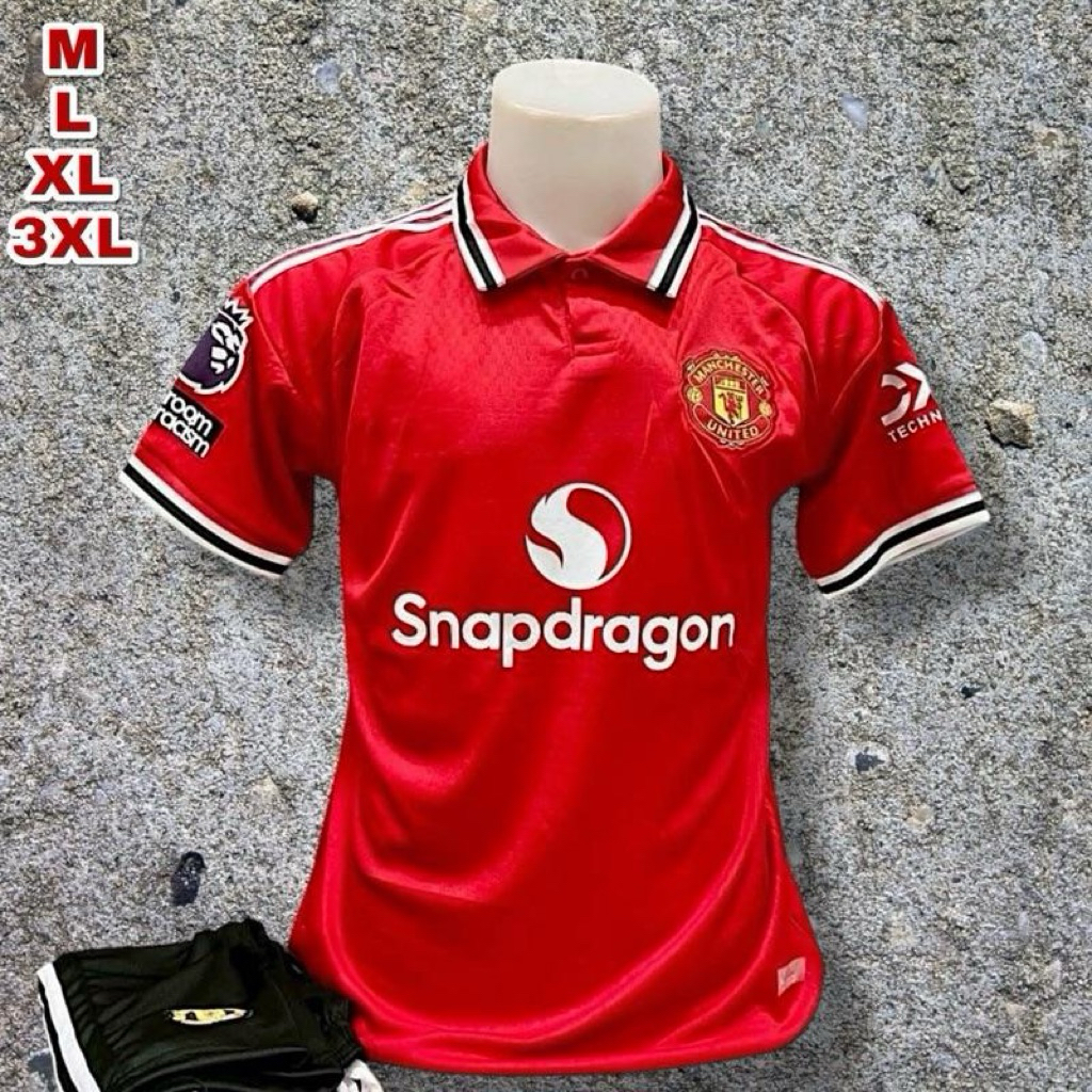 ชุดฟุตบอลผู้ชาย MU ฤดูกาลใหม่ล่าสุด 2026 มีไซส์ M ถึง 3XL แบบแขนสั้น มีเสื้อพร้อมกางเกง