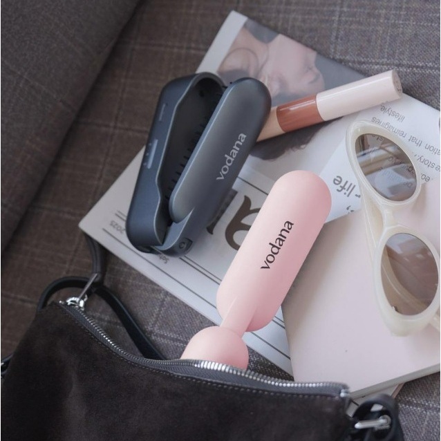 ( พร้อมส่ง ) Vodana Easy Up Hairstyler Flip Pink Edition Sale @Oliveyoung Only หวีผมไฟฟ้าพกพาไร้สาย ราคา ถูกที่สุด ดีลบีเคเค แกลเลอรีภาพที่ 2