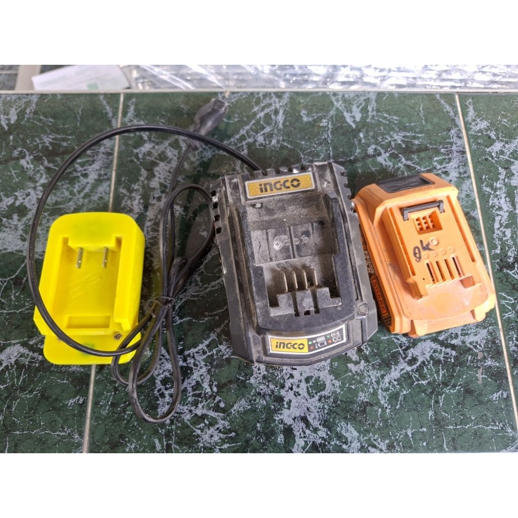 เครื่องชาร์จมือสอง ingco แท้ 21volt 2A พร้อมแบต 1 ก้อน (สภาพแบตนานแล้ว)