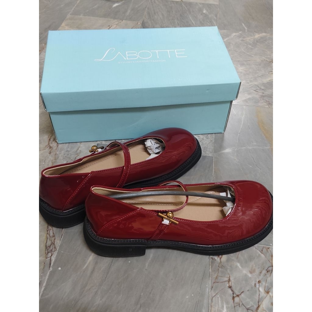 ส่งต่อ The Classic Jane - Labotte.bkk รองเท้าแมรี่เจน Y2K Mary Jane Shoes (สี Barnred)