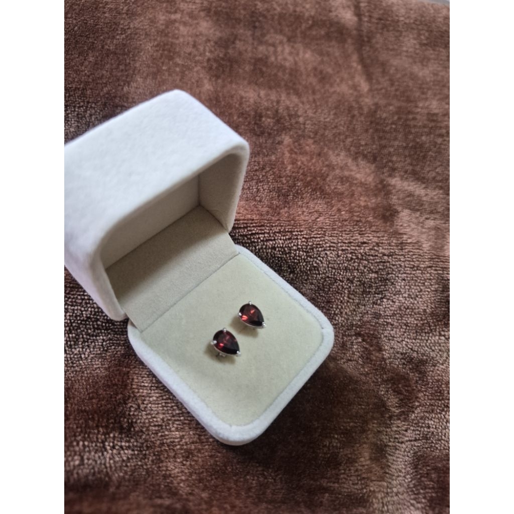 ต่างหูโกเมนแท้ (Garnet)