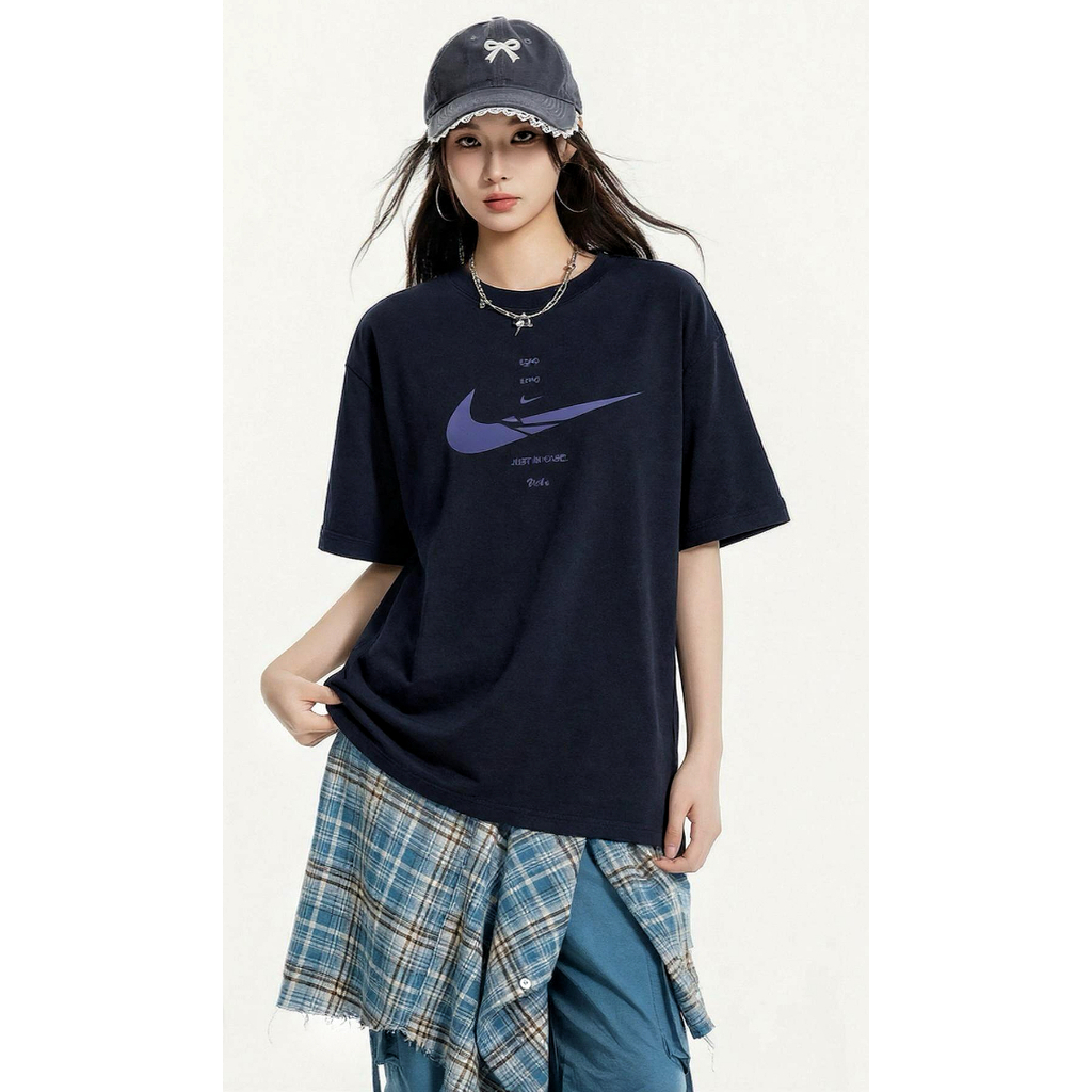 แขนสั้น oversize "NIKF" แขนสั้นมีลวดลาย สไตล์เดียวกันสำหรับคู่รัก หลวม ระบายอากาศได้ดี แฟชั่น tshirt men สีขาว-สีดำ