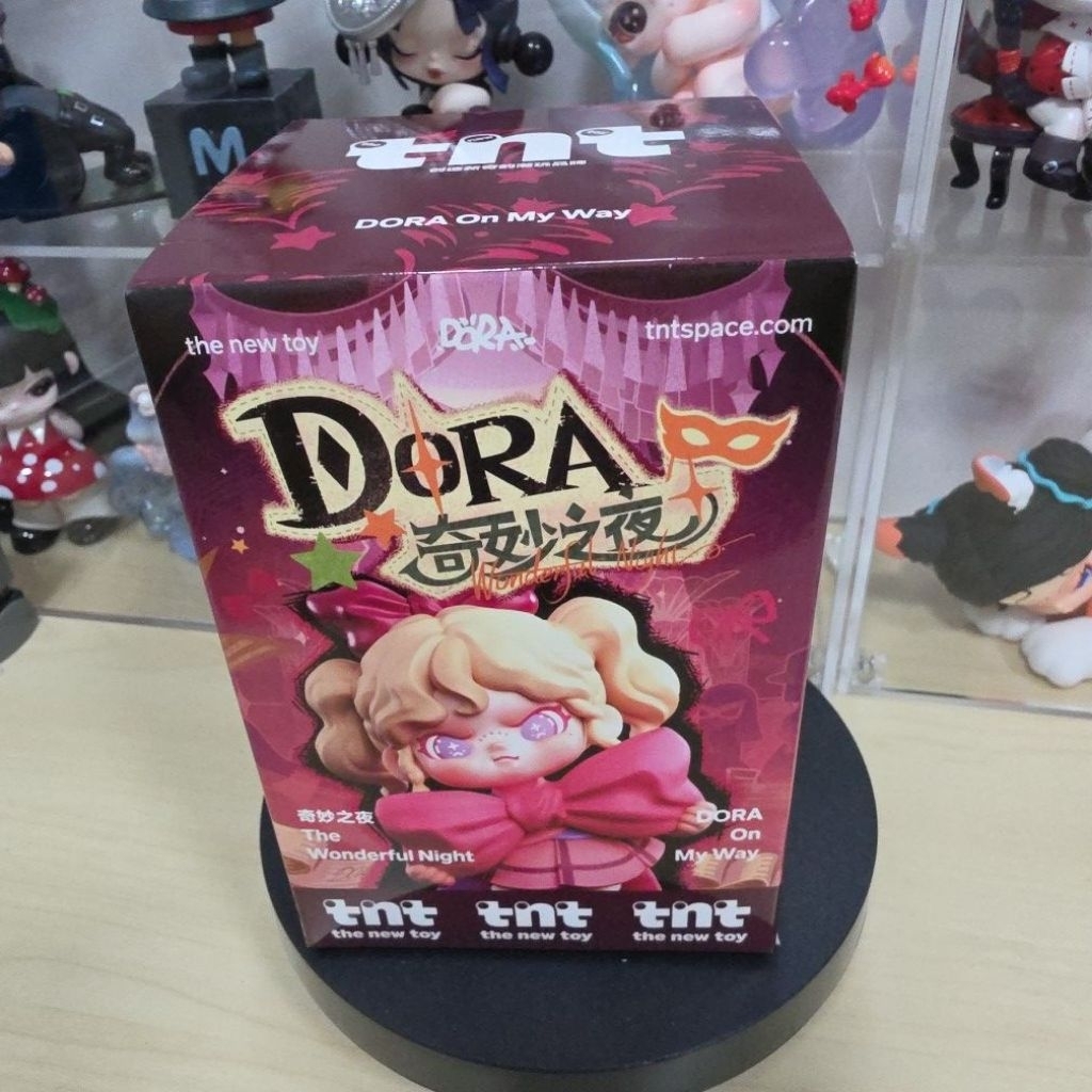 Dora on my way: Masked Freedom