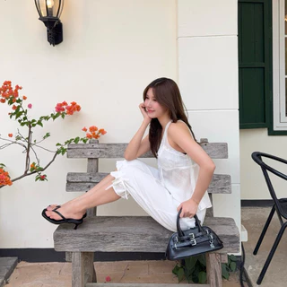 𝐓𝐡𝐞 𝐄𝐬𝐬𝐞𝐧𝐜𝐞 𝐒𝐞𝐭 (𝟔𝟓𝟎.-) ชุดเซ็ต 𝟐 ชิ้น เสื้อซีทรูแต่งลูกไม้สุดละมุน กางเกงสามส่วนทรงน่ารัก แต่งระบายและโบว์ปลายขา
