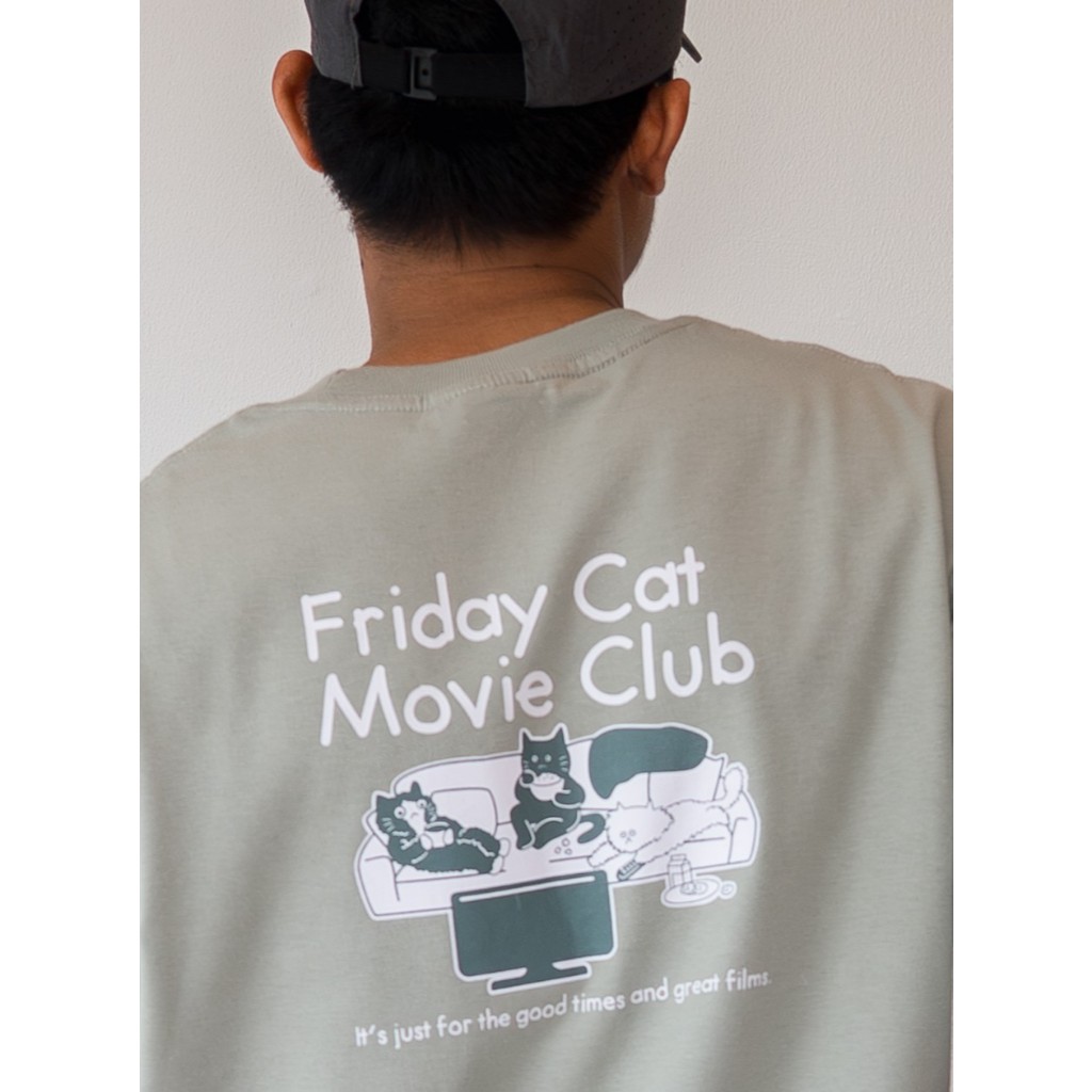 เสื้อยืดโอเวอร์ไซส์ Oversized T-shirt “Friday Cat Movie Club” สีมัทฉะ สีชาไทย สีบลูฮาวาย
