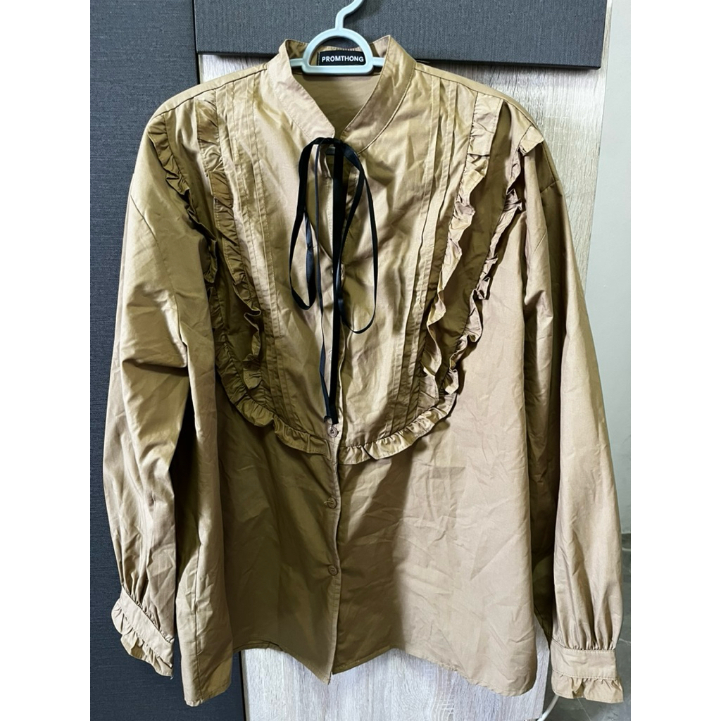 ส่งต่อเสื้อผ้ามือสอง เสื้อเชิ้ตผูกโบว์หน้าแบรนด์Promthong