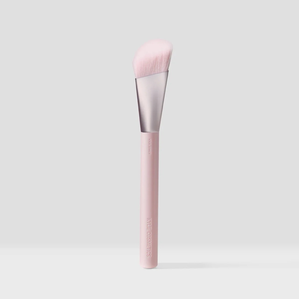 Kylie skin tint brush 03 (แปรงรองพื้น)