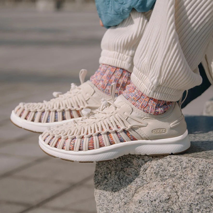 Keen รองเท้าผู้หญิง รุ่น Women's UNEEK O3 (BIRCH/STAR WHITE)