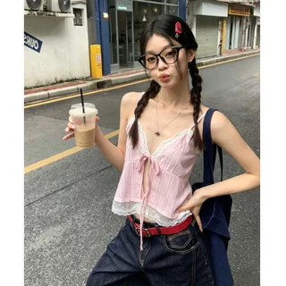 Paula พร้อมส่ง🌴เสื้อสายเดี่ยวขอบลูกไม้🌴ดีเทลเปิดอกมีเชือกผูกหน้า ทรงสั้นรัดเอว สไตล์หวานเซ็กซี่ แฟชั่นฤดูร้อน