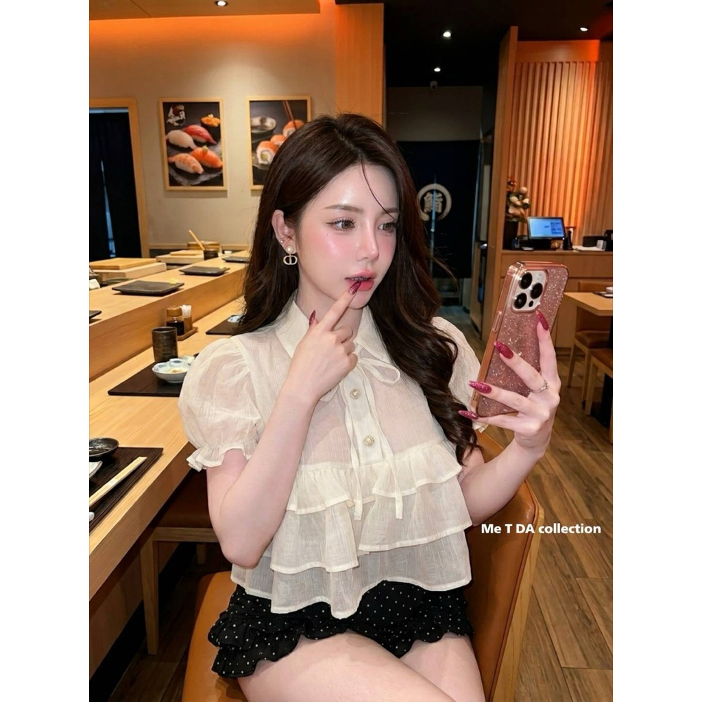 Phapassz - Setเสื้อแขนตุ๊กตาแต่งระบายมีกระดุมมุก พร้อมกางเกงขาสั้นลายจุด ซิปหน้าผ้าclutch #Metda