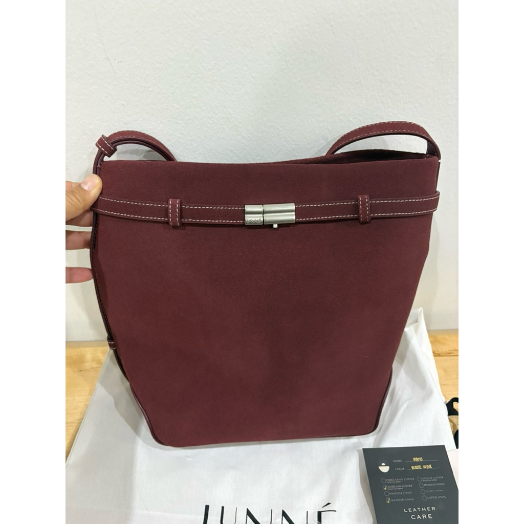ส่งต่อ กระเป๋า Lunne รุ่น Osmo หนัง suede สี wine