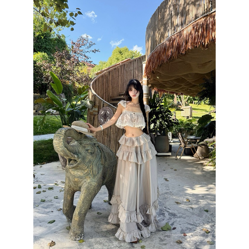 เซ็ต2ชิ้น เสื้อและกระโปรงสีเทา มีซัปในทั้งตัว แต่แขนระบายน่ารักมาก แต่งกระโปรงชั้นๆมีซัปใน