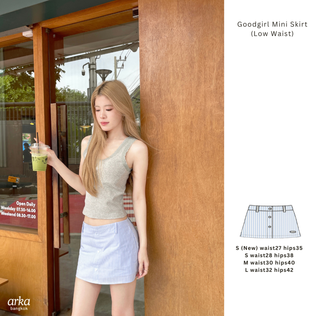 arka atelier - good girl mini skirt กระโปรงเอวต่ำ ลายทางสีฟ้า มีซัพใน ดีเทลกระดุมสุดคิ้ว