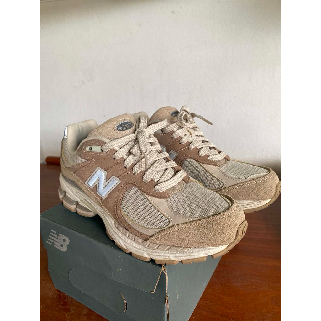 ส่งต่อ รองเท้า new balance 2002R