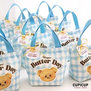 [พร้อมส่ง🇹🇭] กระเป๋าผ้า Butter Bear Hand Bag ลายหมีเนย ผ้าใบหนา ทรงตั้งได้ มีกระดุมปิด จุได้เยอะ