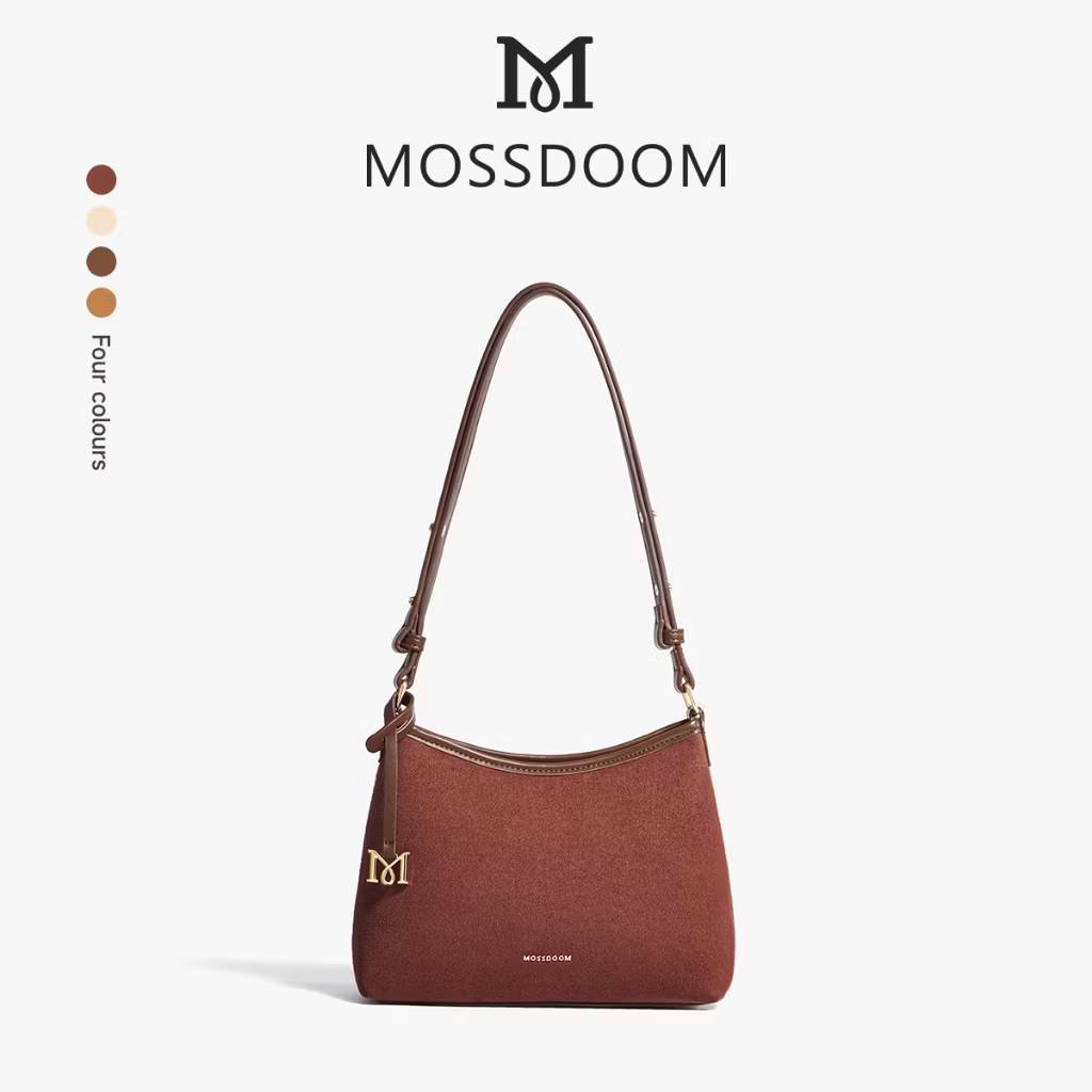 MOSSDOOM Olia Bag กระเป๋าหนังกลับพร้อมจี้ห้อยโลโก้แบรนด์ เรียบหรู