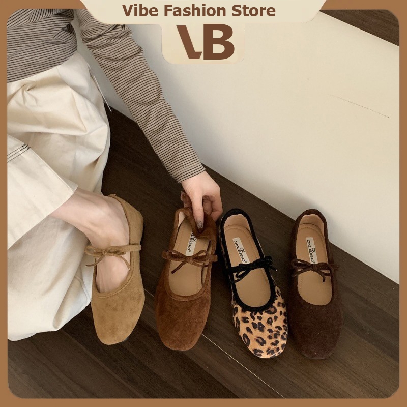 Vibe รองเท้าแฟชั่นแมรี่เจนสำหรับผู้หญิง รองเท้าส้นแบนหัวเหลี่ยม วัสดุหนังกลับ สไตล์ย้อนยุค