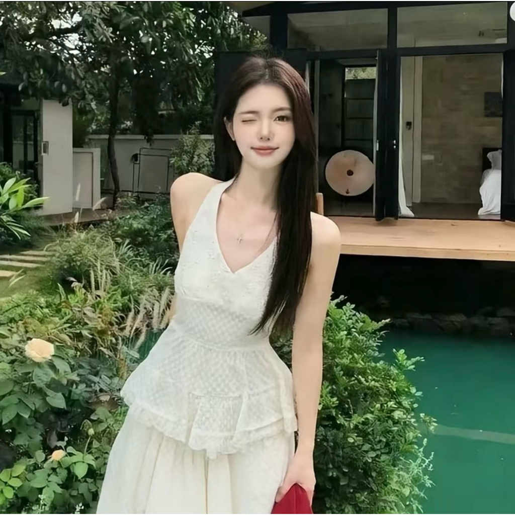 ชุดเซ็ตเสื้อคล้องคอ กระโปรงสีครีม งานนำเข้า ส่งจากไทย
