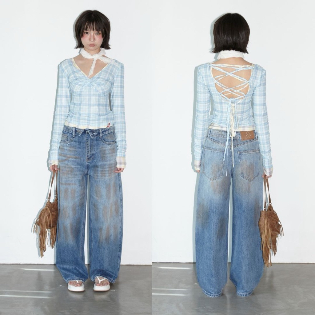 AMUSE BKK - Woody Dirty Wash Jeans กางเกงยีนส์แต่งเลอะสไตล์ Dirty ขอบเอวพับเบิ้ลกระดุม ผ้ายีนส์ฟอกแต่งสี ทรงกระบอกใหญ่