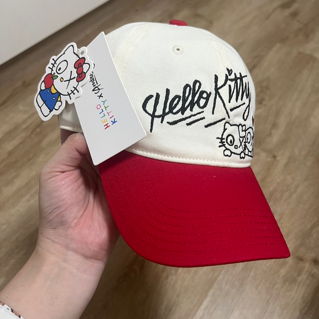 หมวกแก๊ป André Saraiva x Hello kitty จาก MINISO 2026 หมวกเบสบอลคิดตี้ (พร้อมส่งจากไทย)