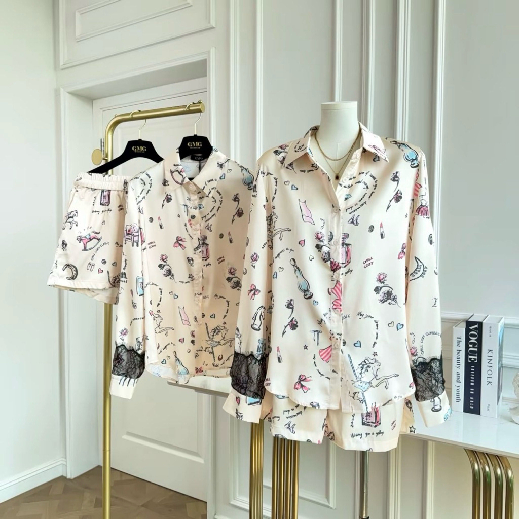 พร้อมส่ง‼️ GMG ชุดเซ็ต (เสื้อ+กางเกงขาสั้น)  ทรง Oversize สีครีมเบจ ผ้าซาติน พิมพ์ลาย Vintage  ปลายแขนแต่งลูกไม้สีดำ