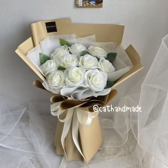 -CATHANDMADE-ช่อกุหลาบ 10 ดอก ช่ออ้วนๆน่ารักมาก วาเลนไทน์ ของขวัญปัจฉิม รับปริญญา ช่อดอกไม้ประดิษฐ์