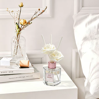 Aroma น้ำมันหอมระเหย 50ml พร้อมดอกไม้แห้งในขวด แถมก้านไม้และกล่องสวยงาม ดับกลิ่นห้องน้ำ ของขวัญสุดพิเศษ
