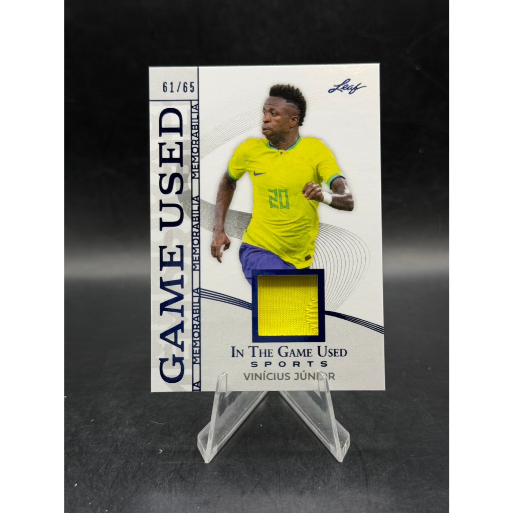 การ์ดฟุตบอลฝังชิ้นผ้า Vinícius Júnior 2025 Leaf Game Used 61/65 (ยอดดาวยิง)