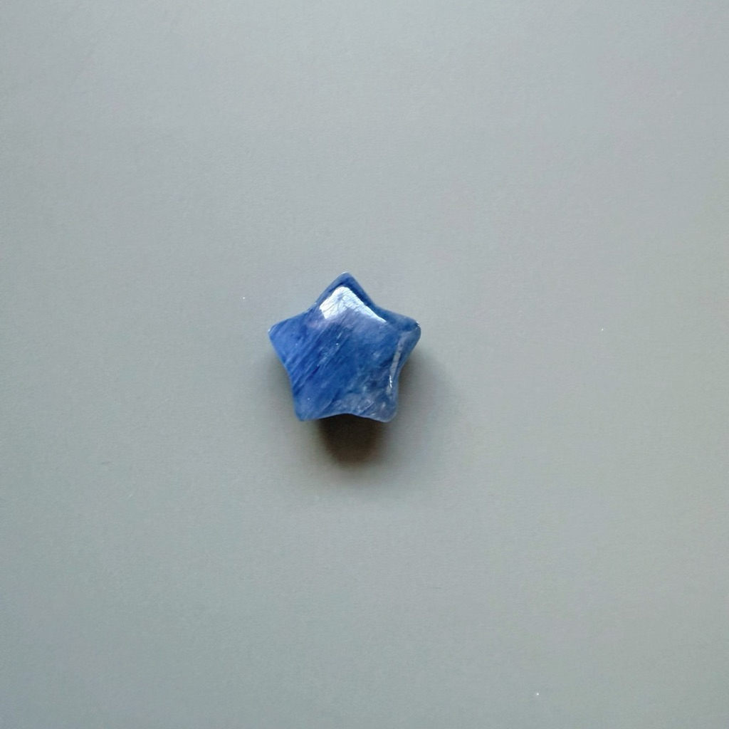 Kyanite ชาร์มไคยาไนต์รูปดาว
