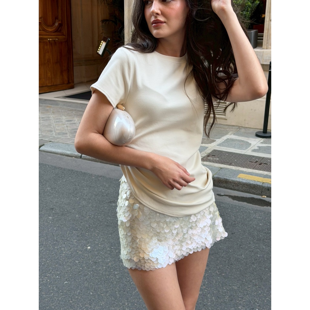 Fabrique.co - Rosy Glitter Skirt กระโปรงสั้น กระโปรงปักเลื่อม กระโปรงกลิตเตอร์ ชุดไปเที่ยว กระโปรงผู้หญิง ชุดไปคาเฟ่