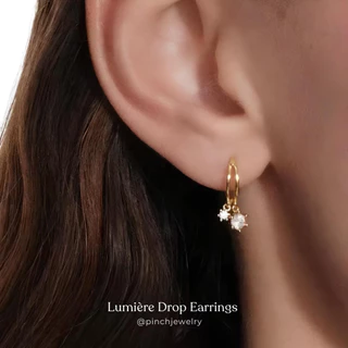 Pinch Lumière Drop Earrings ต่างหูห่วงเล็กห้อยเพชร (ขนาดห่วง 8 มม)