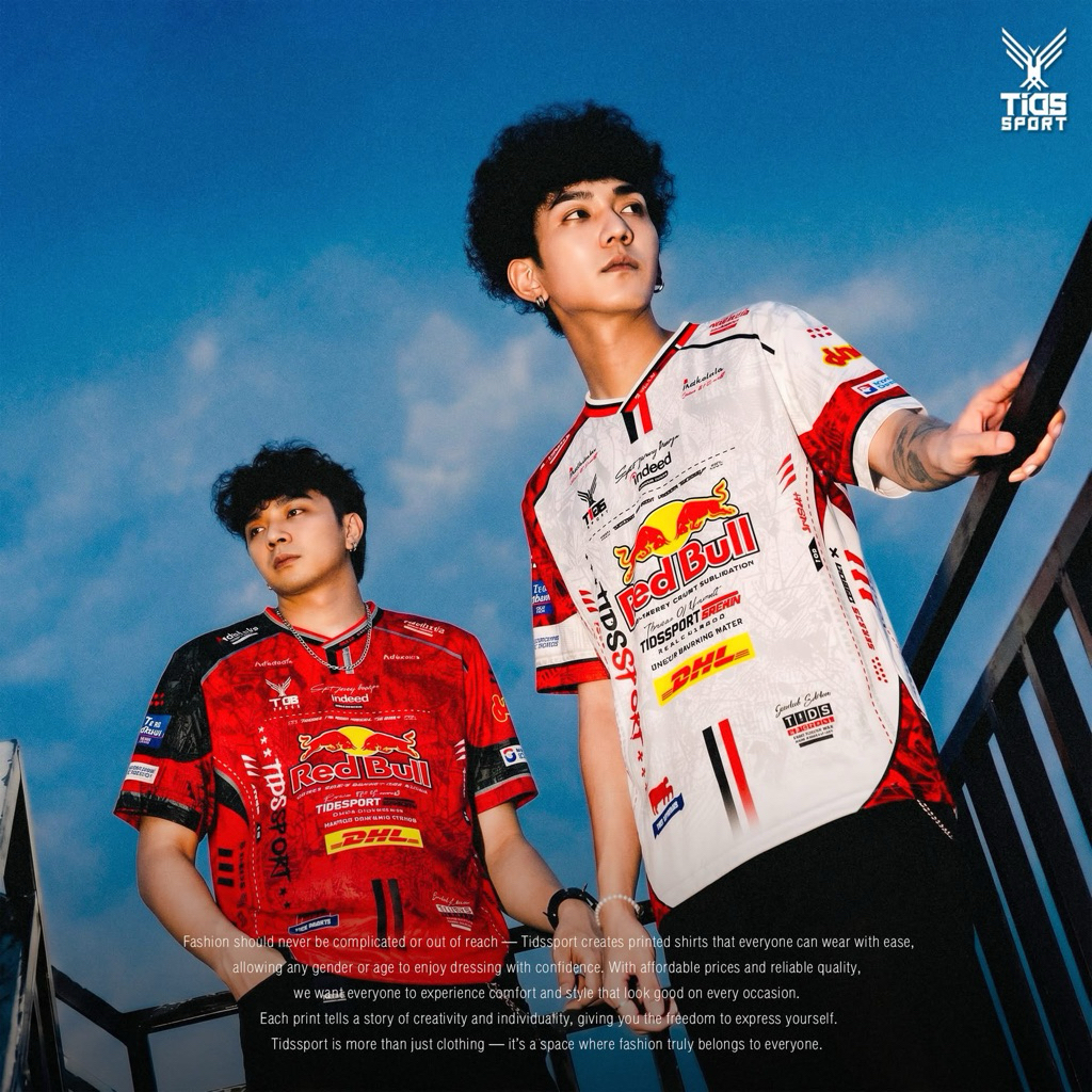 ✨เสื้อกีฬาพิมพ์ลาย ✨ คอวี Red Bull ผ้าไมโครสปอร์ตใส่ได้ทั้งผู้หญิงและผู้ชาย