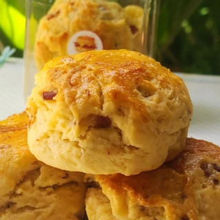 Biscuit บิสกิตไซส์ยักษ์ใหญ่ไจแอนด์ (บิสกิตบัตเตอร์ฮันนี่/บิสกิตเบค่อนชีส/รัมผลไม้/คุกกี้แอนด์ครีม)