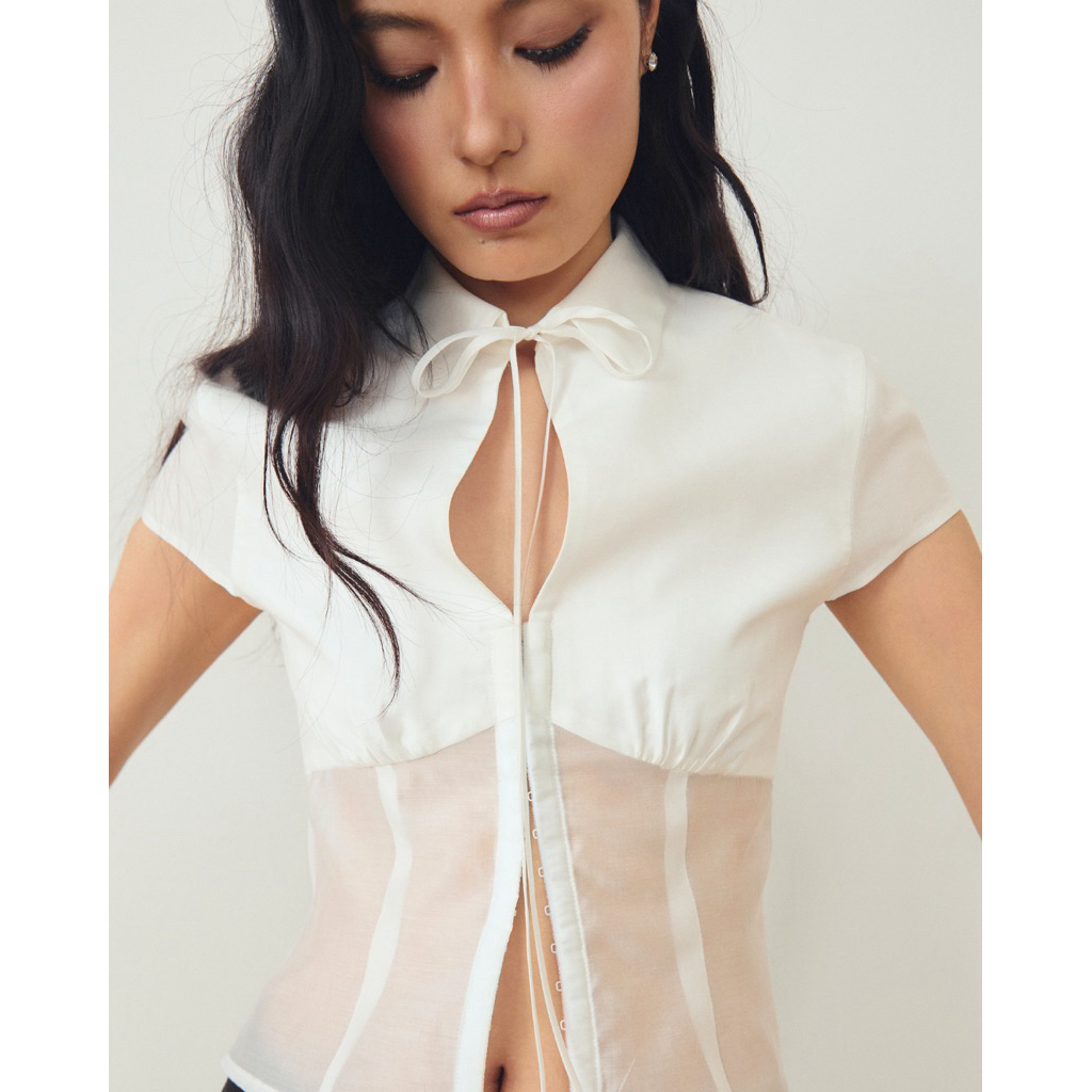 (พรีออร์เดอร์ 7-15วัน) AOP Archive - Femme Blouse (มี2สี) เสื้อผูกคอ เปิดหลัง