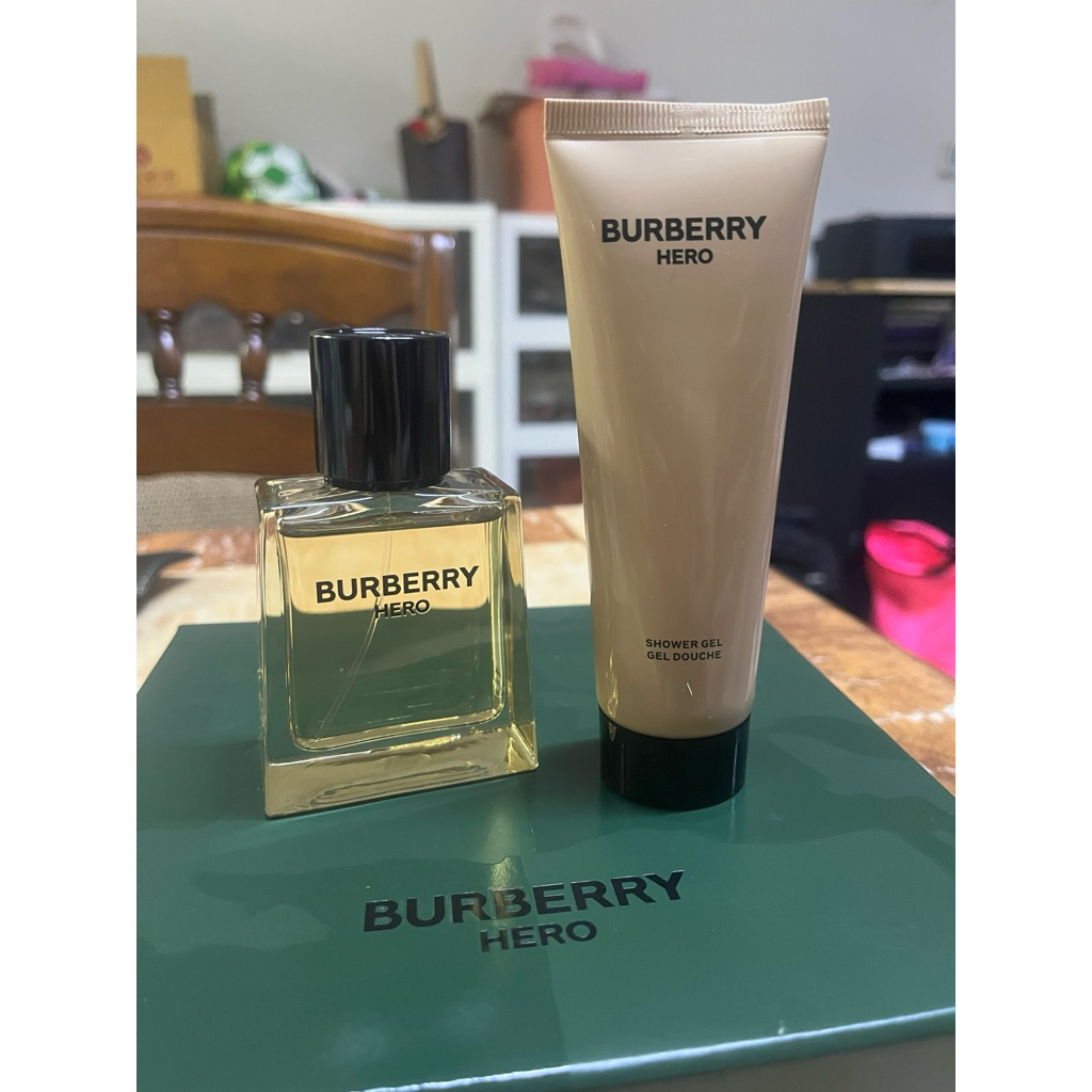 ชุดน้ำหอม Burberry Hero Eau de Toilette พร้อมเจลอาบน้ำ Burberry Hero Shower Gel ของแบรนด์ Burberry