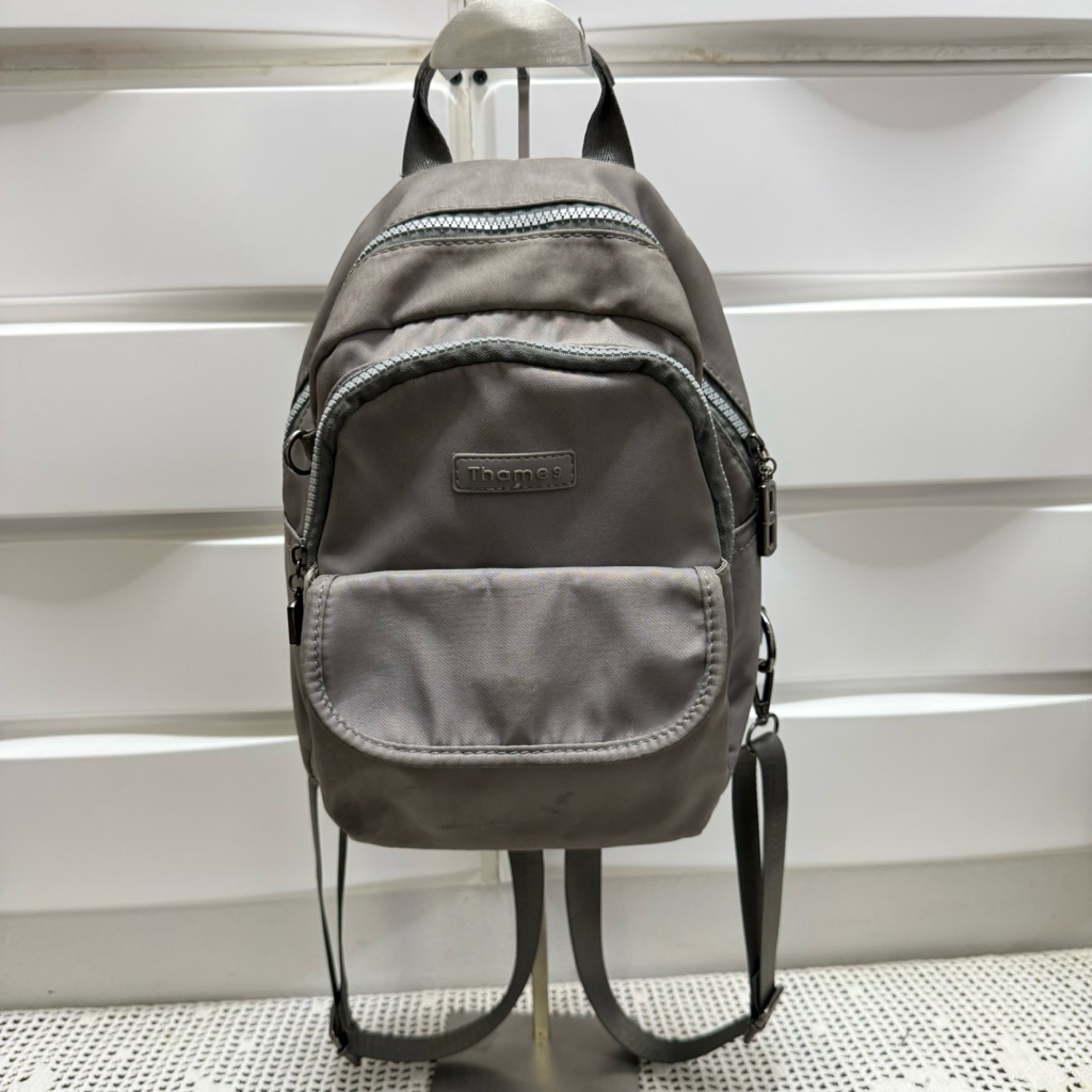 กระเป๋าเป้ กระเป๋าสะพาย งาน Brand แท้ Thames กว้าง 9 สูง 11 ก้น 4 นิ้ว ราคา 390 บาท