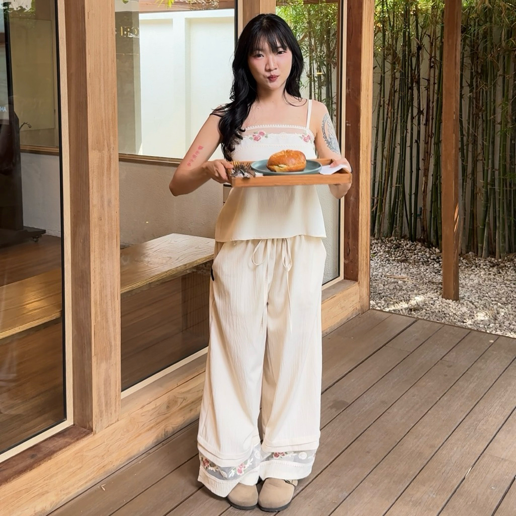 🌼New✨ ชุดเซ็ต สายเดี่ยวดอกไม้ งานเซ็ต 2 ชิ้นสุดน่ารัก สายเดี่ยวปักดอกไม้ แมทกับกางเกงขายาว ชายขาสวยแต่งเข้าเซ็ตกัน
