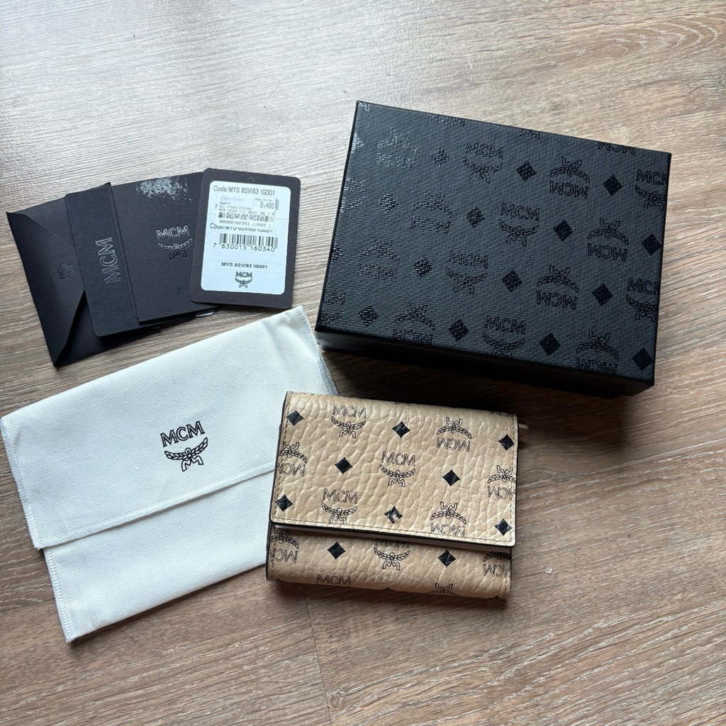 กระเป๋าสตางค์ MCM ของแท้ ใช้เอง ออก shop king power