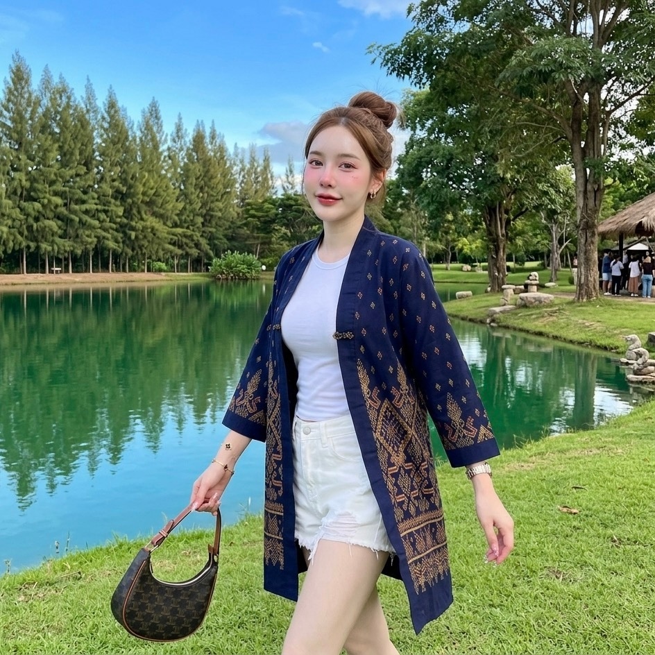 LANNA - เสื้อคลุมตัวยาวแขนยาว ผ้าฝ้ายพิมพ์ลายไทย เสื้อคลุมผู้หญิงทรงสวยใส่สบายค่ะ