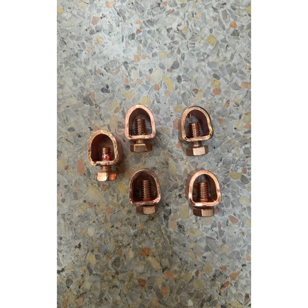 เเคล้มป์หัวใจทองเเดง ใช้จับสายกับเเท่งกราวด์โหลด ขนาด 5/8  #ground rod clamps ราคาอันละ
