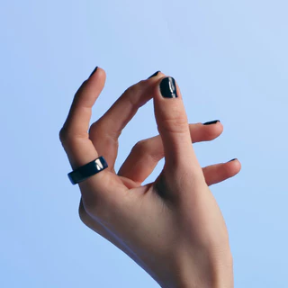 Oura Ring 4 Ceramic แหวนอัจฉริยะ รุ่น เซรามิก Smart Ring - แหวนติดตามสุขภาพ สีน้ำเงินเข้ม / Midnight