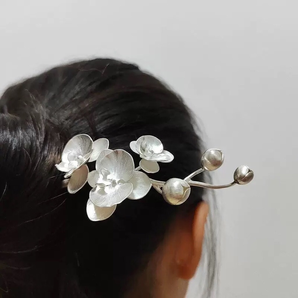 พรีออเดอร์​ ปิ่นเงิน ปิ่นปักผมเงินช่อดอกกล้วยไม้ (Silver Orchid Hairpin) ปิ่นปักผมสไตล์จีนโบราณ ปิ่นดอกไม้ ฮั่นฝู