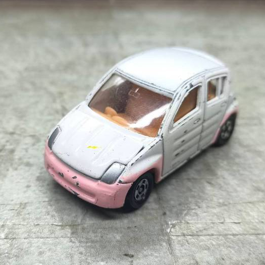 Tomica โมเดลรถเหล็กโทมิก้า  TOYOTA WILL VI  2000 NO.27 S = 1/60