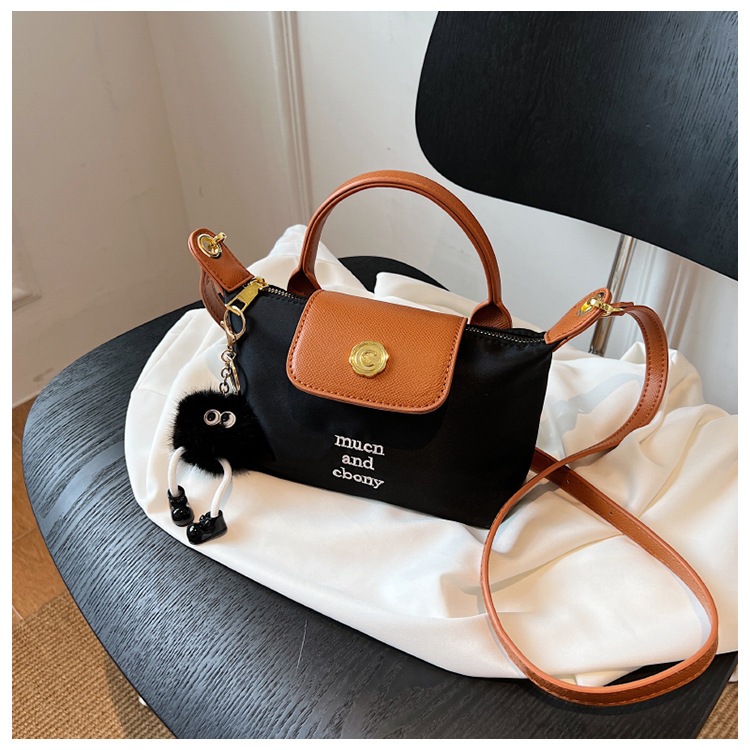 กระเป๋าใบเล็กกระเป๋าหญิง แฟชั่นสไตล์ใหม่ Cross-Body กระเป๋าสี่เหลี่ยมเล็กกระเป๋าสะพาย