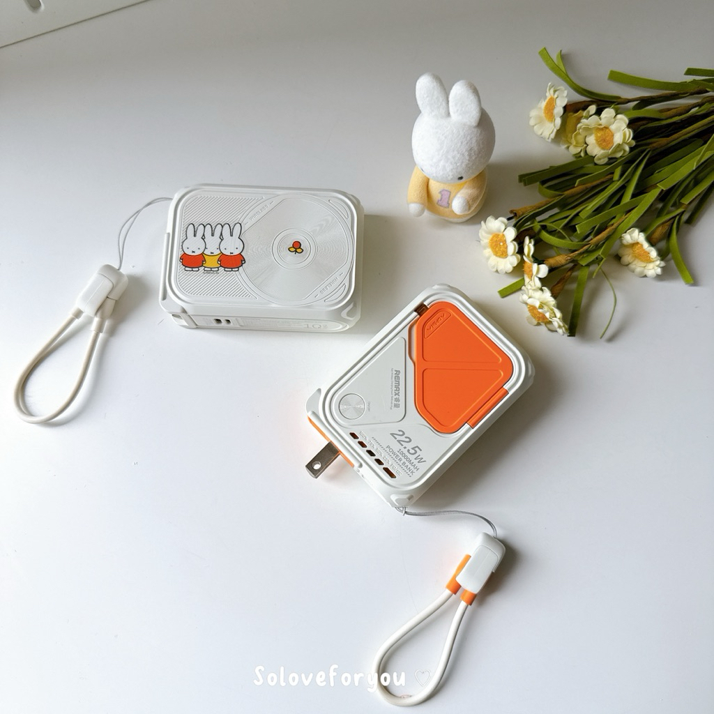 W1501 Pro ครบทุกฟังก์ชั่น 😊 รุ่นใหม่สุด ขนาดเล็กมาก เน้นพกพาจริงๆ  ความจุ 10000 mAh มีสายชาร์จ และหัวปลั๊กในตัว 🩷
