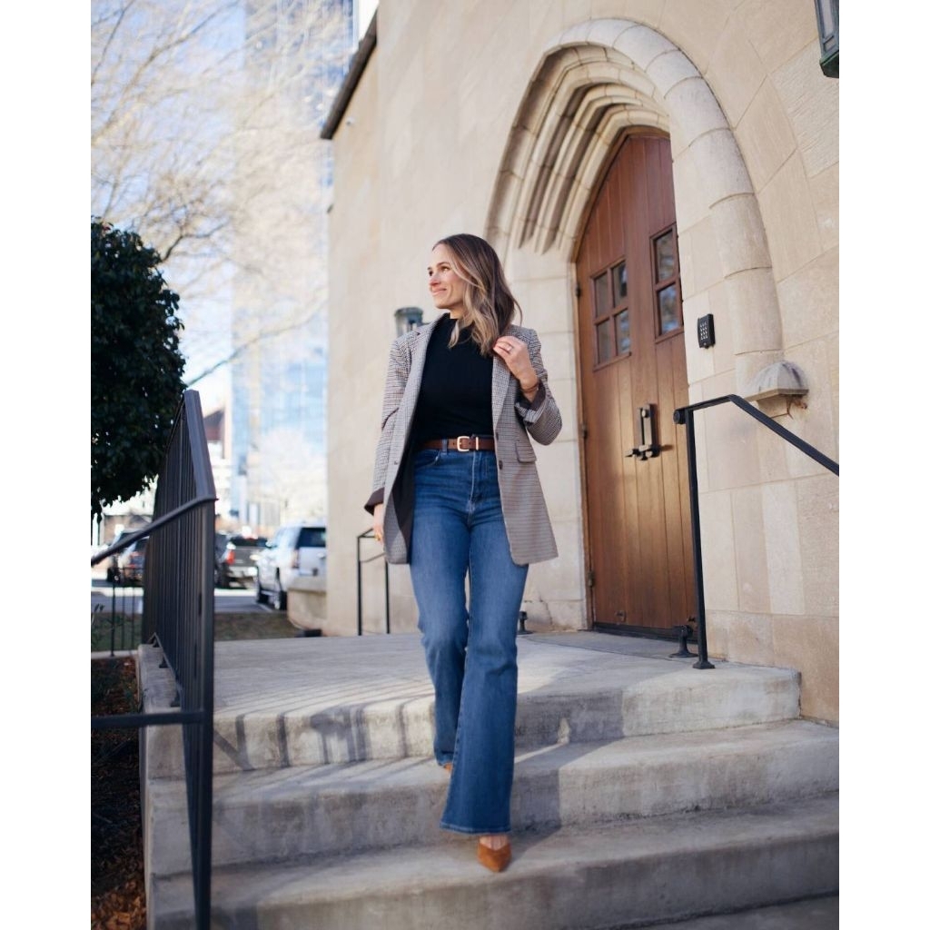 Everflex Flare Jeans กางเกงยีนส์ทรง flare เอวสูง ทรงสวย ไม่รัดมาก ผ้ายืดหยุ่น เก็บทรงเป๊ะมาก