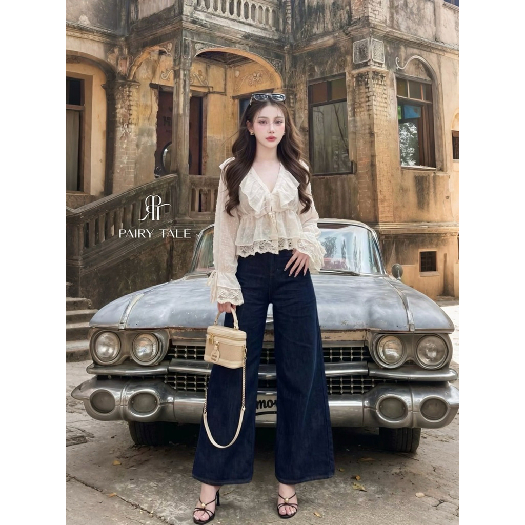 Set 2 ชิ้น เสื้อแขนยาวคอวีผ้าซีทรูลายจุดเล็กๆปลายแขนและชายเสื้อต่อลูกไม้ฉลุ+กางเกงยีนส์ขายาวทรงกระบอกใหญ่สีเข้ม