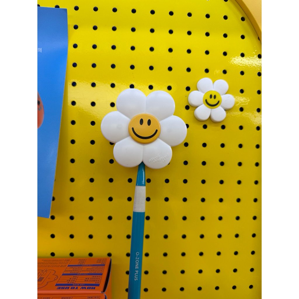 Wiggle Smile We Love จากแบรนด์ wiggle wiggle Toothbrush Sterilizer ที่ใส่แปรงสีฟัน พร้อมแสงยูวีช่วยในการฆ่าเชื้อโรค